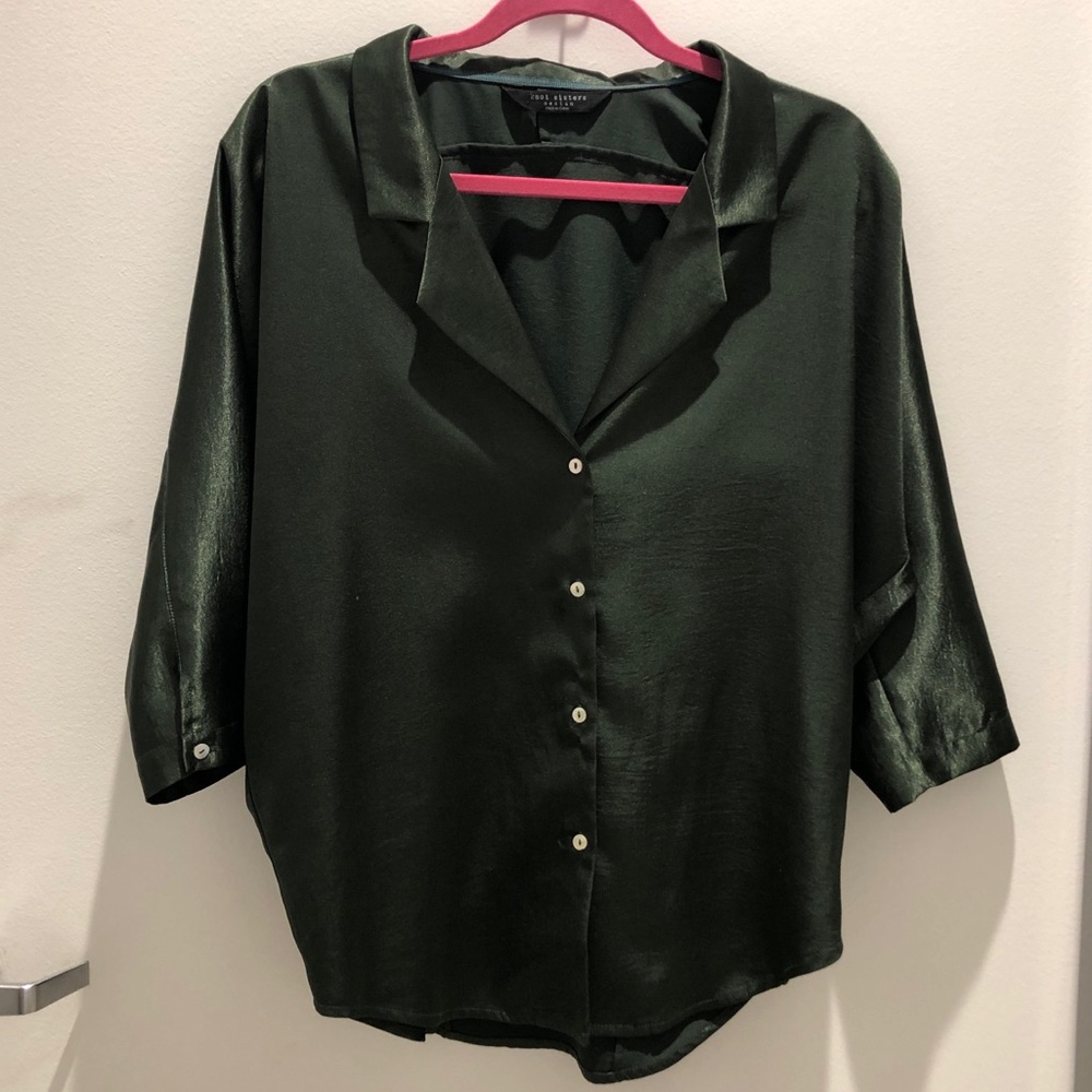 Emerald Knot Sisters button down top